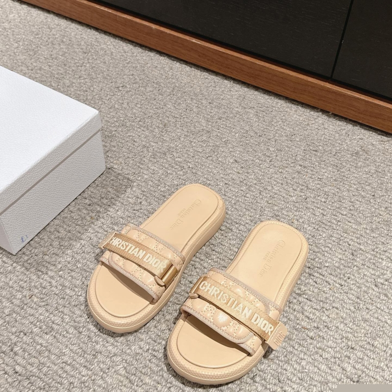 ch**an D*or slippers